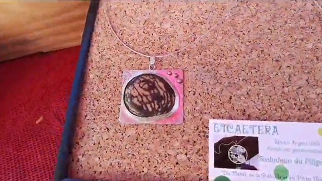 Marché artisanal : créatrice de bijoux Etcaetera