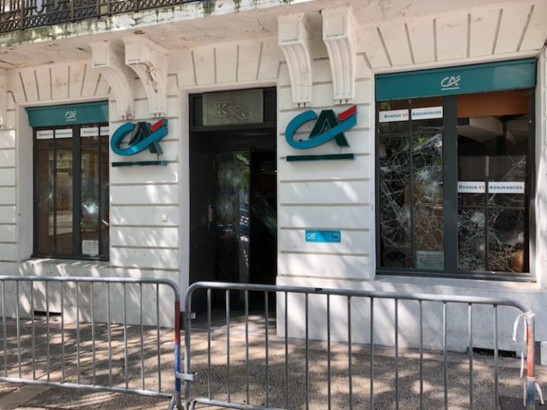 Attaque vengeresse au Crédit agricole