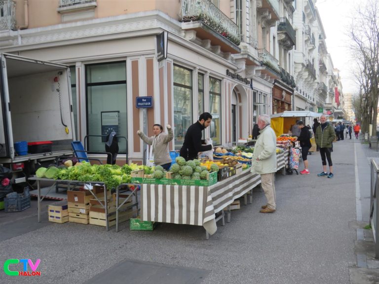 Pourquoi pas un marché par jour dans notre ville ? Concilier solidarité et proximité 