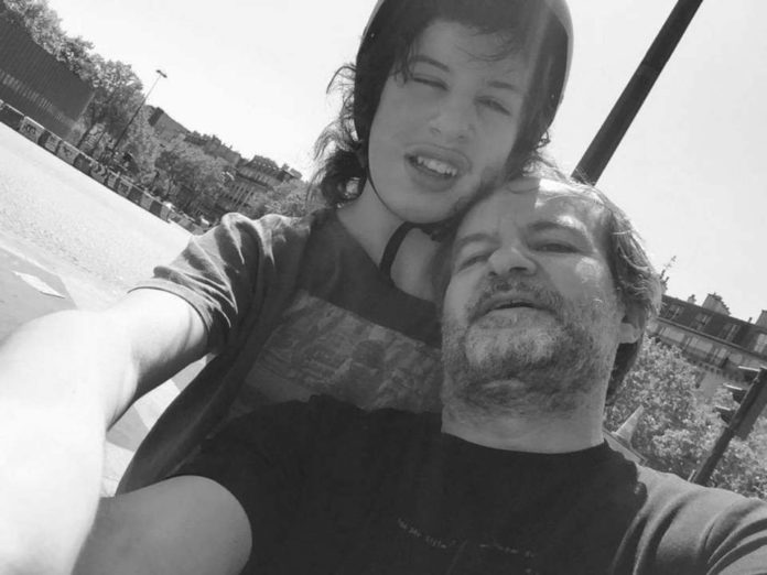 Gabin Et Adelita Sont Amis Sur Facebook.