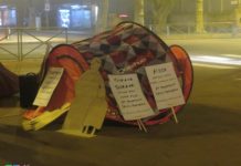 Solidarité avec les migrants : une marche aux flambeaux et un rassemblement