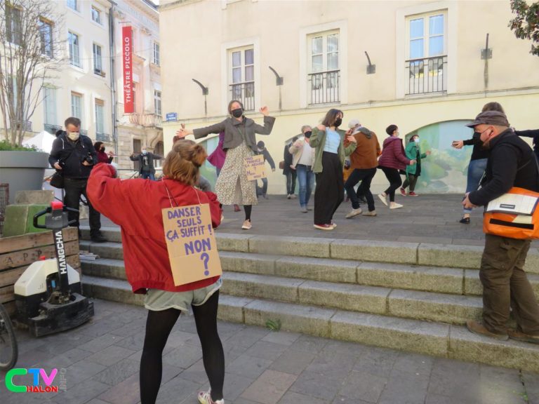 Ce dimanche, cinq « boums flashs » pour interpeller sur l’isolement