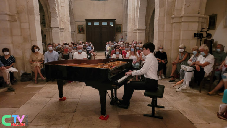 Ilan offre sa musique à St Just